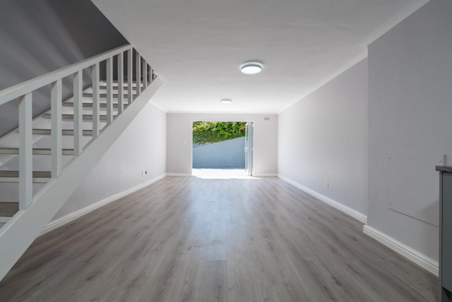 2 Bedroom Property for Sale in Sea Point Western Cape